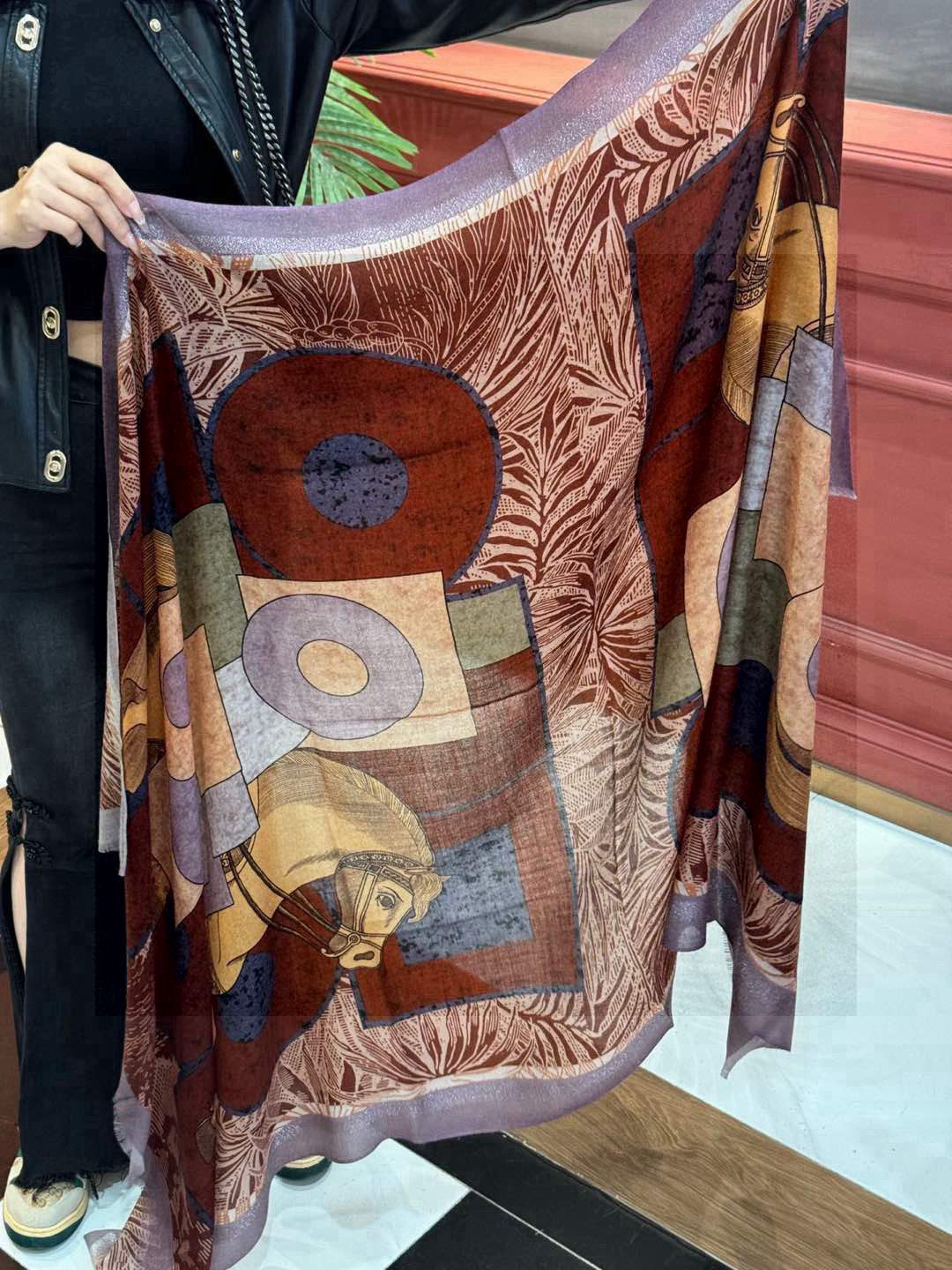   会发光发亮的围巾 爱马仕 专柜同步 买了都说好看羊绒印花‼️推荐💕顶级工艺超值‼️爱马仕专柜爆款🎁🎁