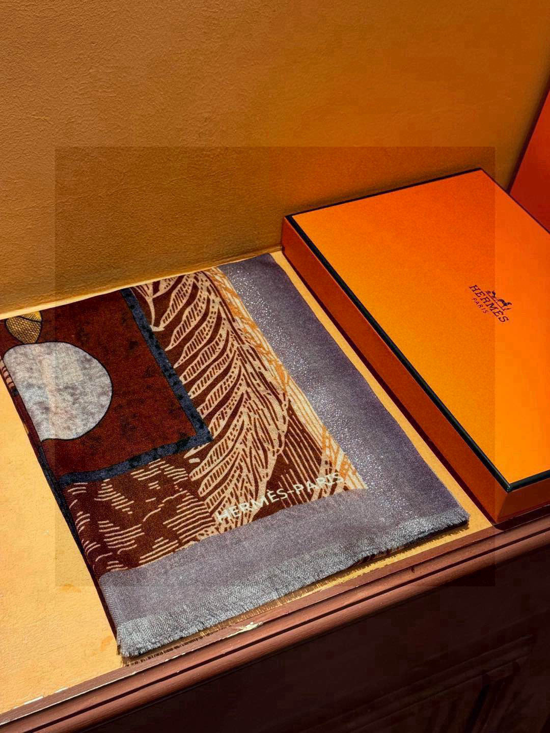   会发光发亮的围巾 爱马仕 专柜同步 买了都说好看羊绒印花‼️推荐💕顶级工艺超值‼️爱马仕专柜爆款🎁🎁