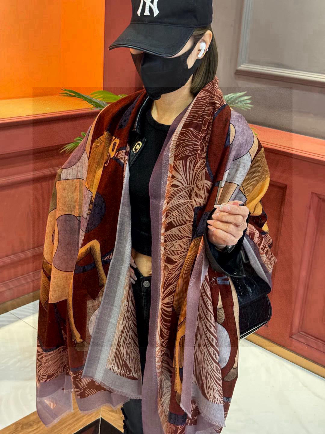   会发光发亮的围巾 爱马仕 专柜同步 买了都说好看羊绒印花‼️推荐💕顶级工艺超值‼️爱马仕专柜爆款🎁🎁