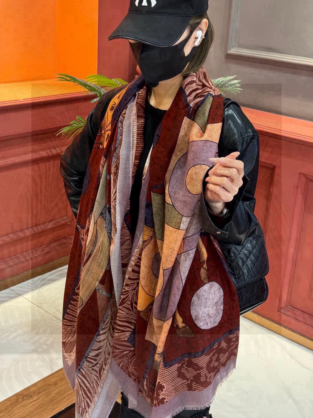   会发光发亮的围巾 爱马仕 专柜同步 买了都说好看羊绒印花‼️推荐💕顶级工艺超值‼️爱马仕专柜爆款🎁🎁