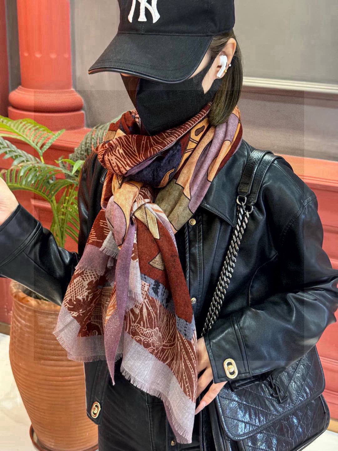   会发光发亮的围巾 爱马仕 专柜同步 买了都说好看羊绒印花‼️推荐💕顶级工艺超值‼️爱马仕专柜爆款🎁🎁