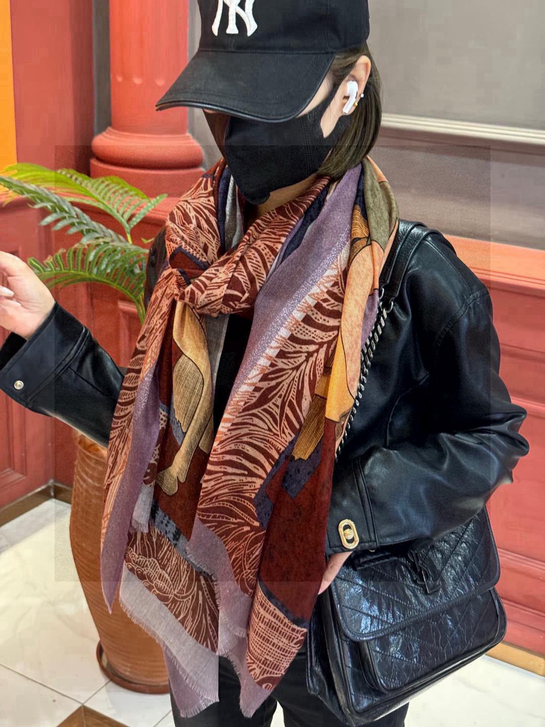   会发光发亮的围巾 爱马仕 专柜同步 买了都说好看羊绒印花‼️推荐💕顶级工艺超值‼️爱马仕专柜爆款🎁🎁