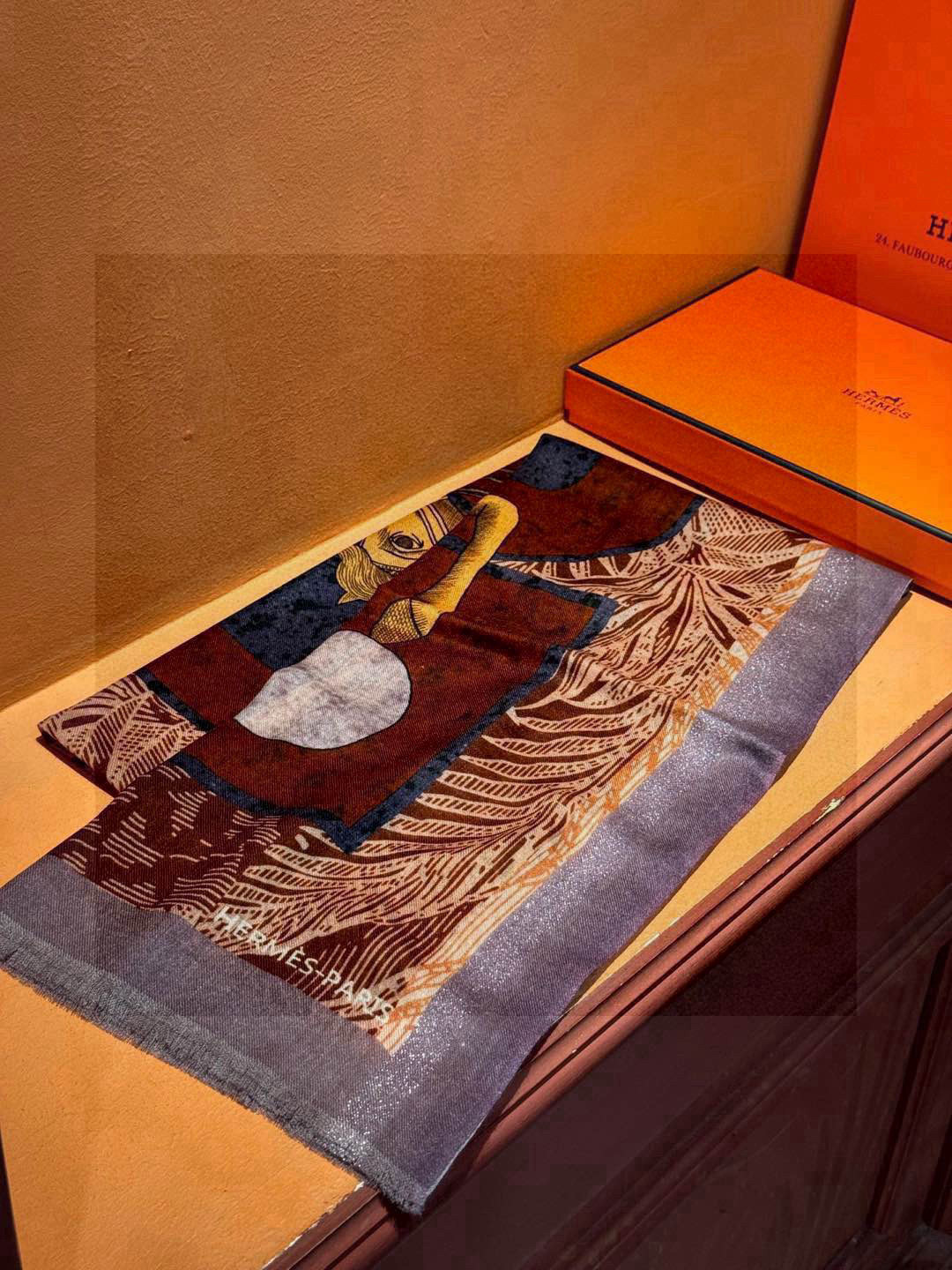   会发光发亮的围巾 爱马仕 专柜同步 买了都说好看羊绒印花‼️推荐💕顶级工艺超值‼️爱马仕专柜爆款🎁🎁