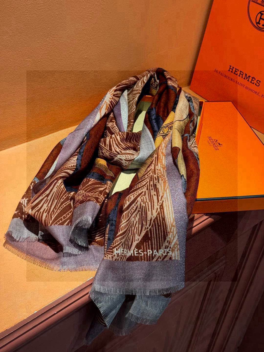   会发光发亮的围巾 爱马仕 专柜同步 买了都说好看羊绒印花‼️推荐💕顶级工艺超值‼️爱马仕专柜爆款🎁🎁