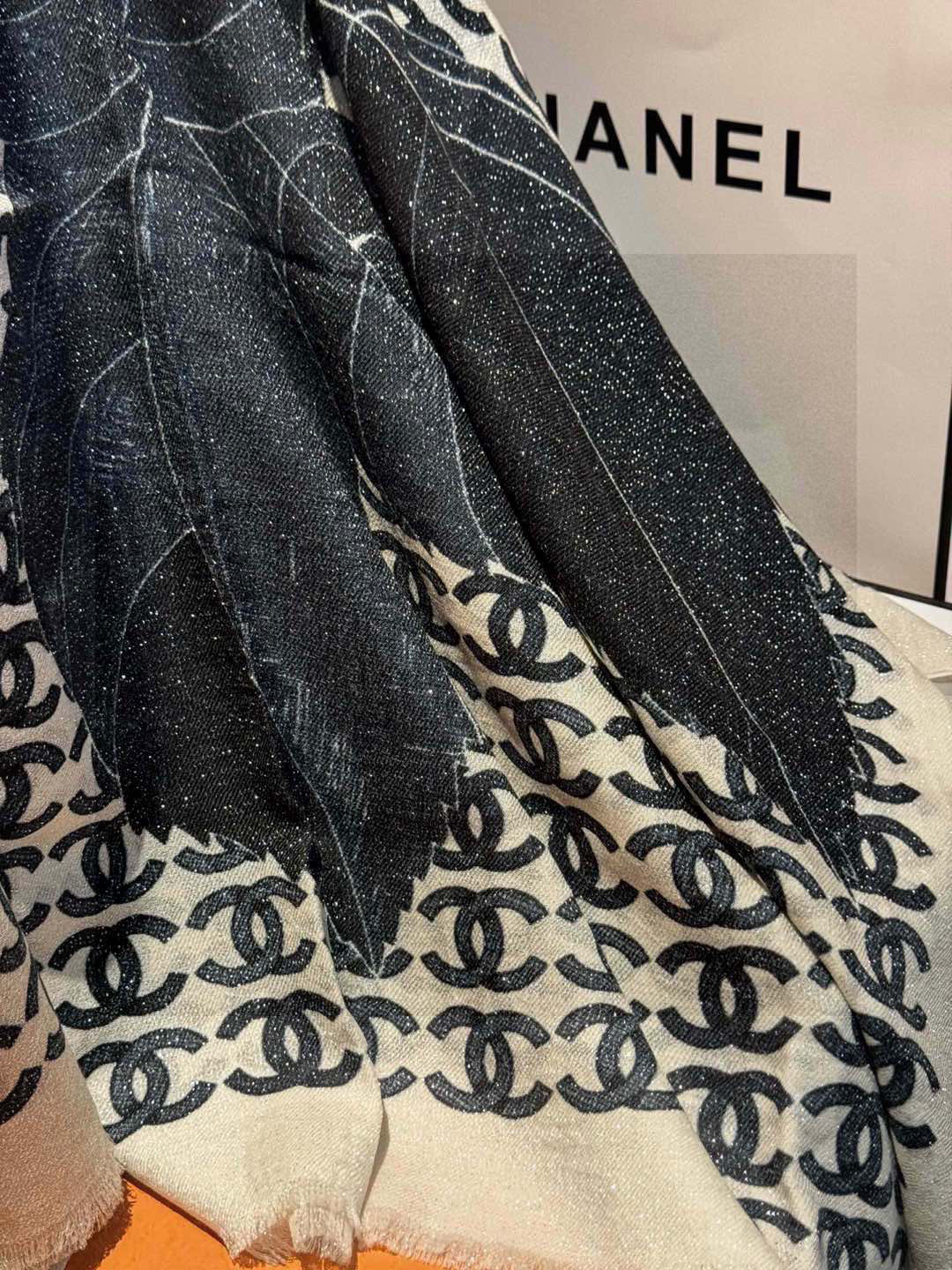  上新🌟  会发光发亮的围巾 💄💋新款客供银线💖羊绒面料长巾 😘美翻了流泪【银线双C图案】御用殿堂级极‼