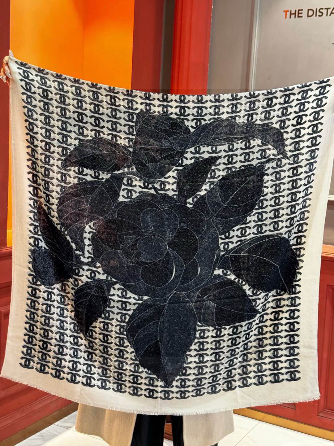  上新🌟  会发光发亮的围巾 💄💋新款客供银线💖羊绒面料长巾 😘美翻了流泪【银线双C图案】御用殿堂级极‼