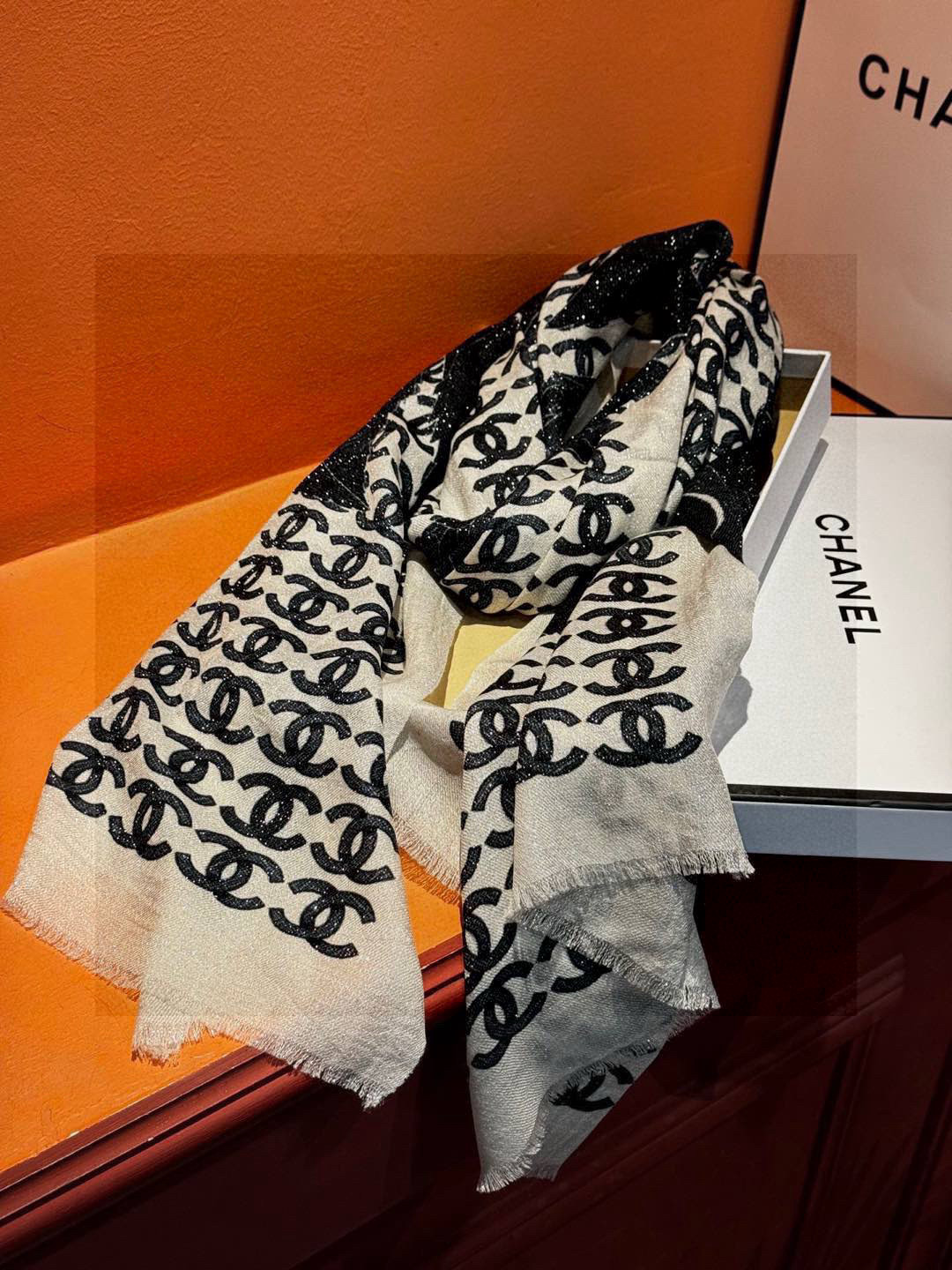  上新🌟  会发光发亮的围巾 💄💋新款客供银线💖羊绒面料长巾 😘美翻了流泪【银线双C图案】御用殿堂级极‼