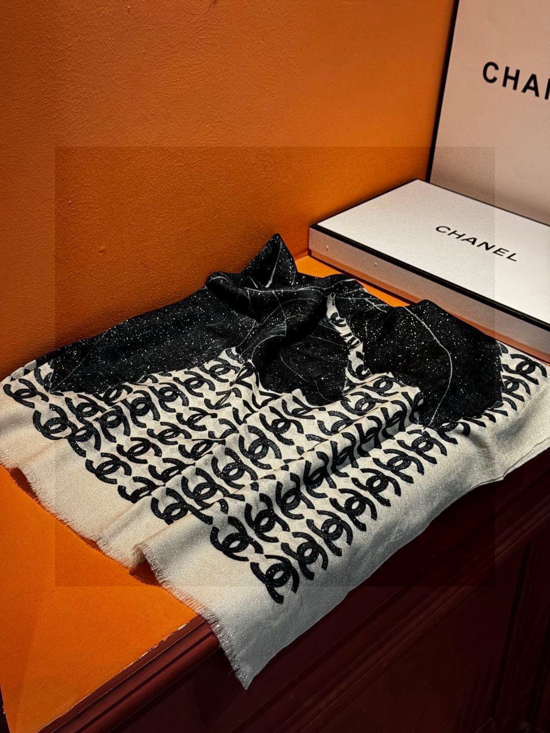  上新🌟  会发光发亮的围巾 💄💋新款客供银线💖羊绒面料长巾 😘美翻了流泪【银线双C图案】御用殿堂级极‼