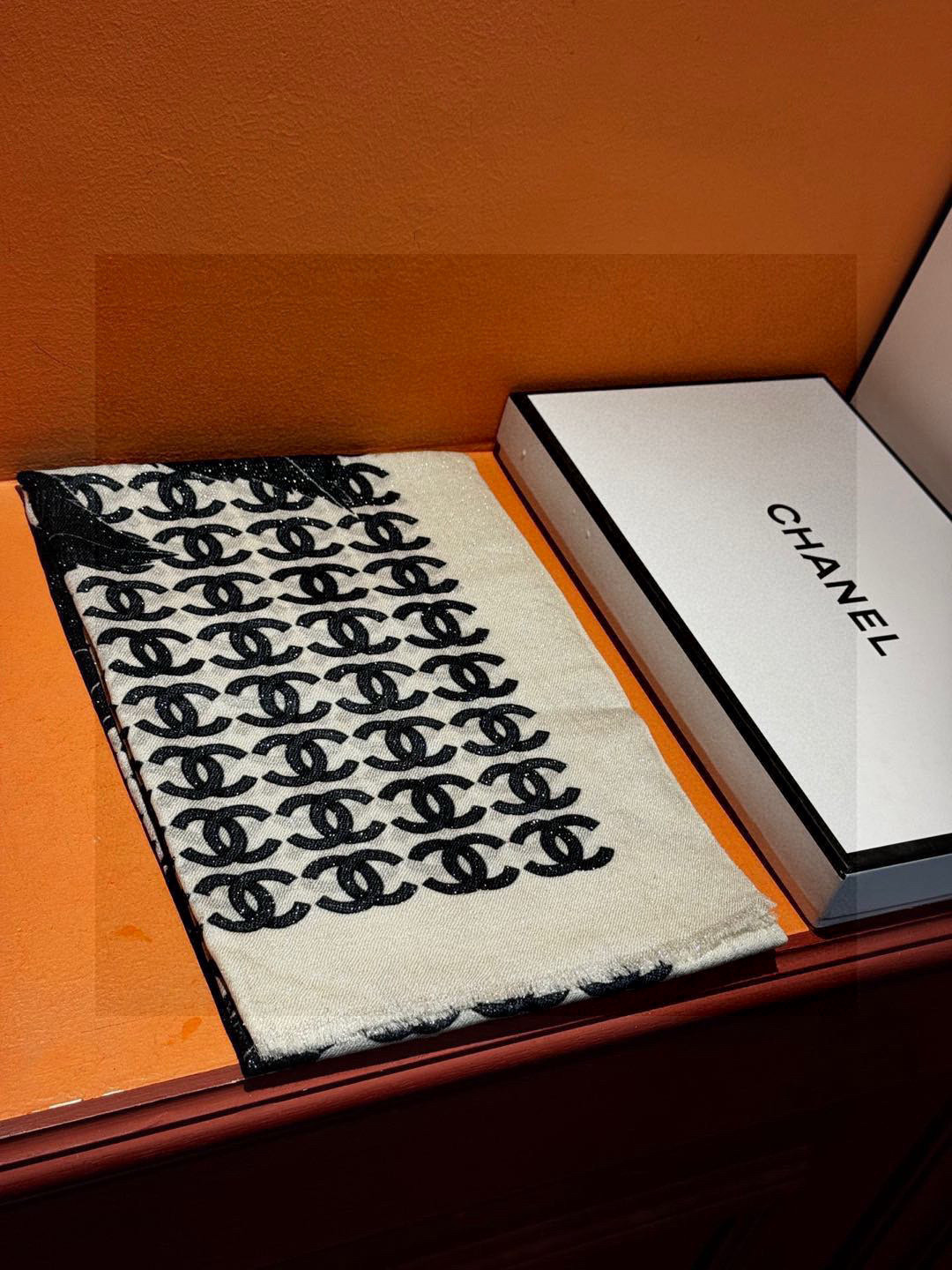  上新🌟  会发光发亮的围巾 💄💋新款客供银线💖羊绒面料长巾 😘美翻了流泪【银线双C图案】御用殿堂级极‼