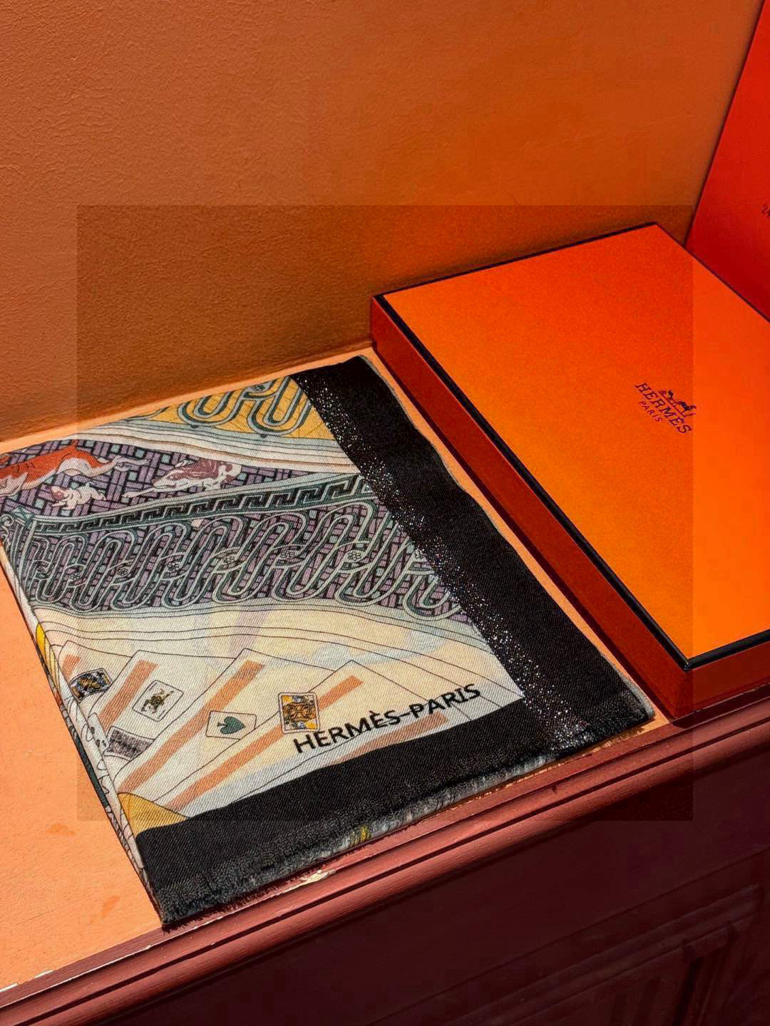   会发光发亮的围巾 爱马仕 专柜同步 买了都说好看羊绒印花‼️推荐💕顶级工艺超值‼️爱马仕专柜爆款🎁🎁