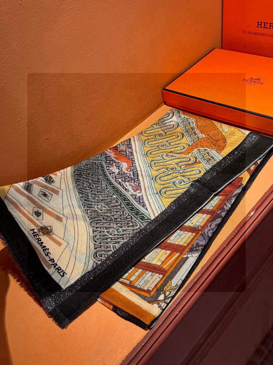   会发光发亮的围巾 爱马仕 专柜同步 买了都说好看羊绒印花‼️推荐💕顶级工艺超值‼️爱马仕专柜爆款🎁🎁