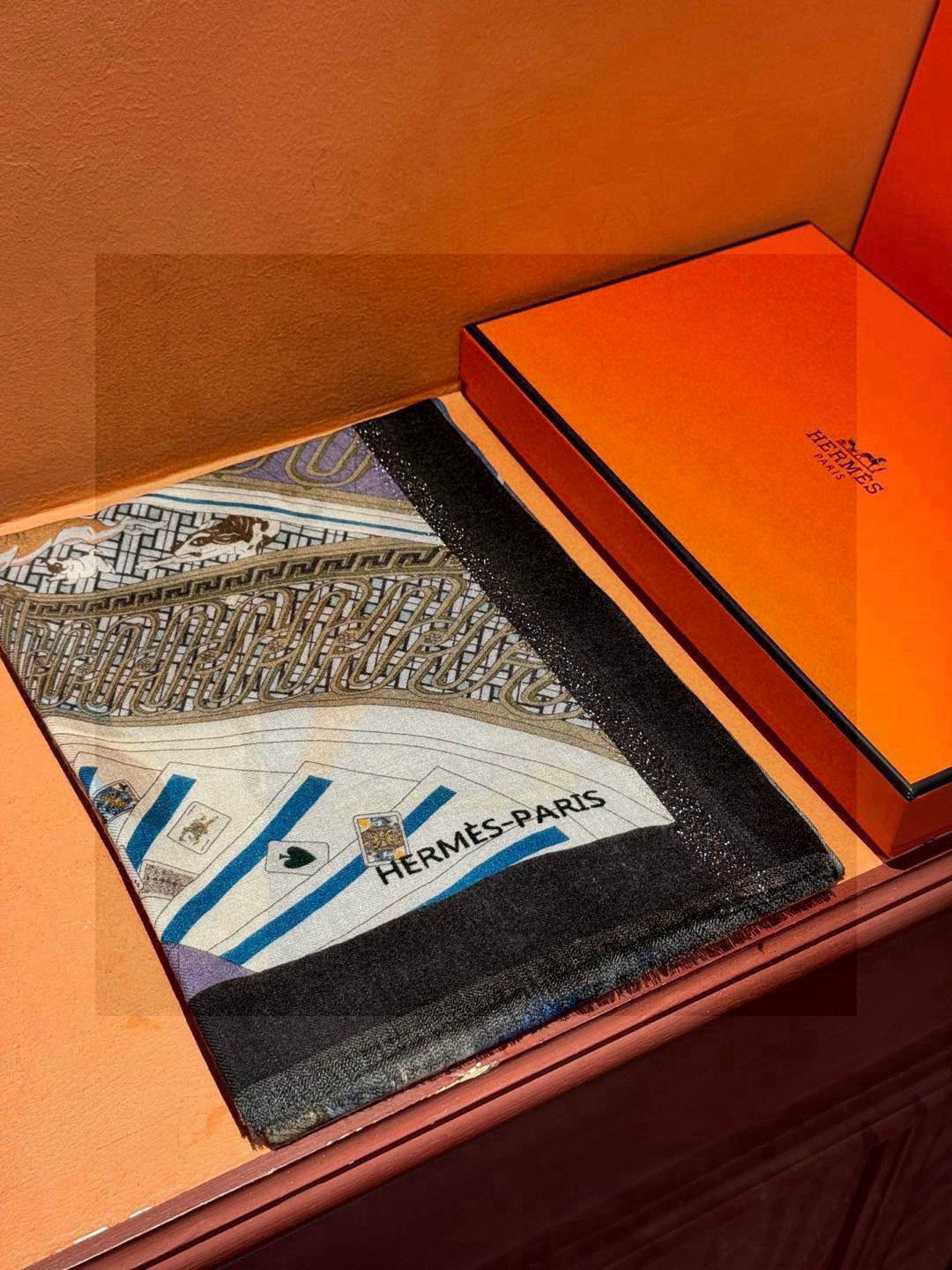   会发光发亮的围巾 爱马仕 专柜同步 买了都说好看羊绒印花‼️推荐💕顶级工艺超值‼️爱马仕专柜爆款🎁🎁