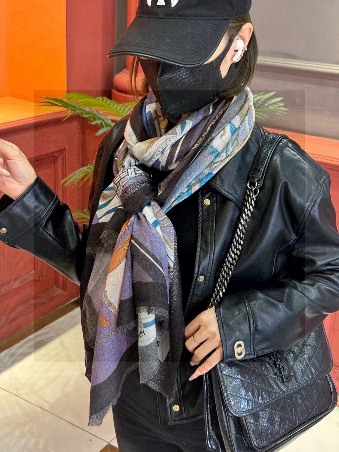   会发光发亮的围巾 爱马仕 专柜同步 买了都说好看羊绒印花‼️推荐💕顶级工艺超值‼️爱马仕专柜爆款🎁🎁