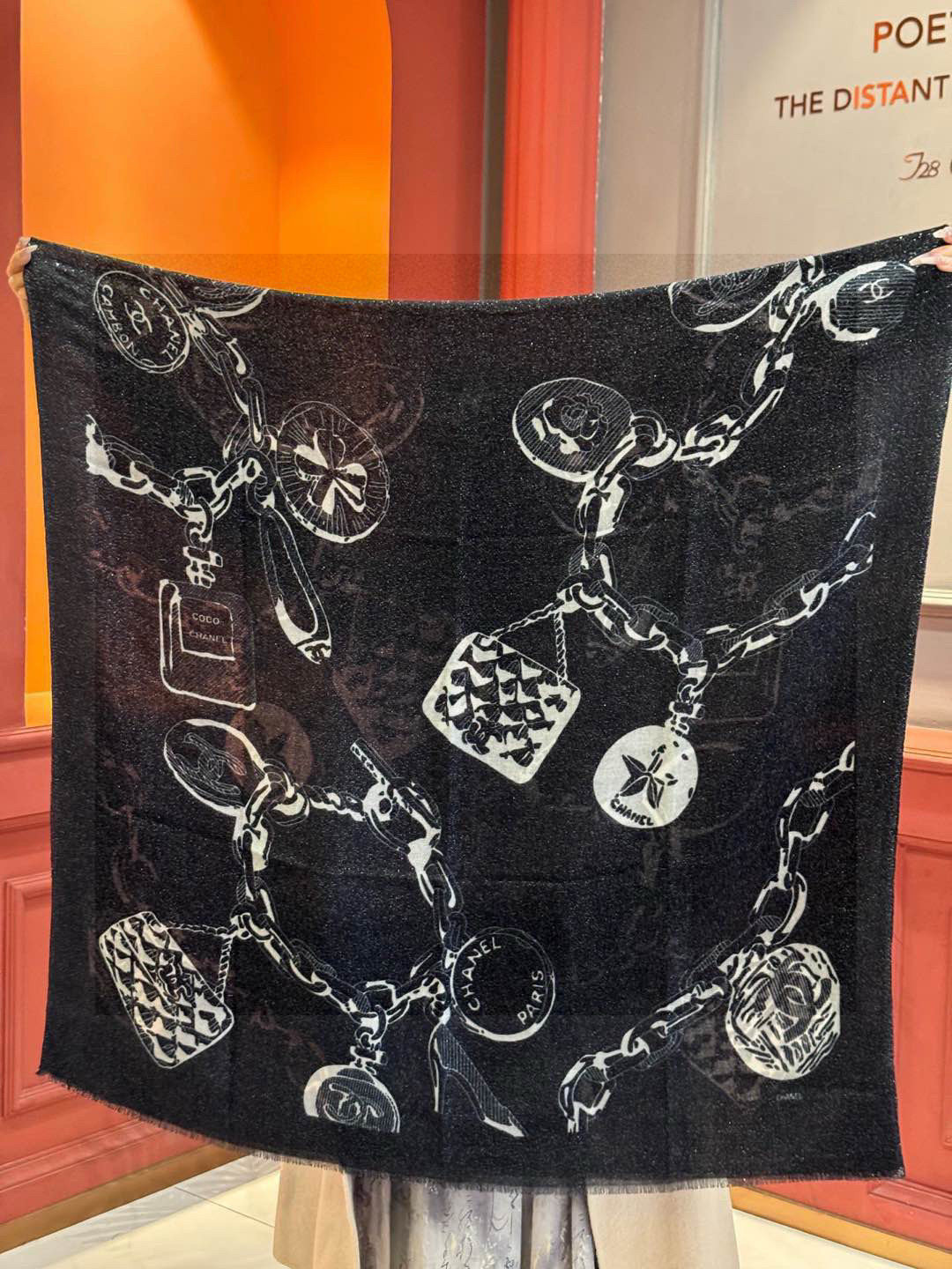  上新🌟 会发光发亮的围巾 💄💋新款客供银线💖羊绒面料长巾 😘美翻了流泪【小香银线图标】，御用殿堂级极品