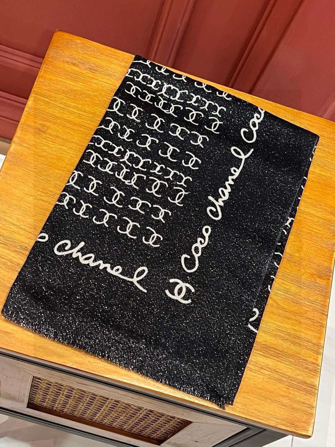  上新🌟 会发光发亮的围巾 💄💋新款客供银线💖羊绒面料长巾 😘美翻了流泪【手绘LOGO银线长巾】御用殿堂