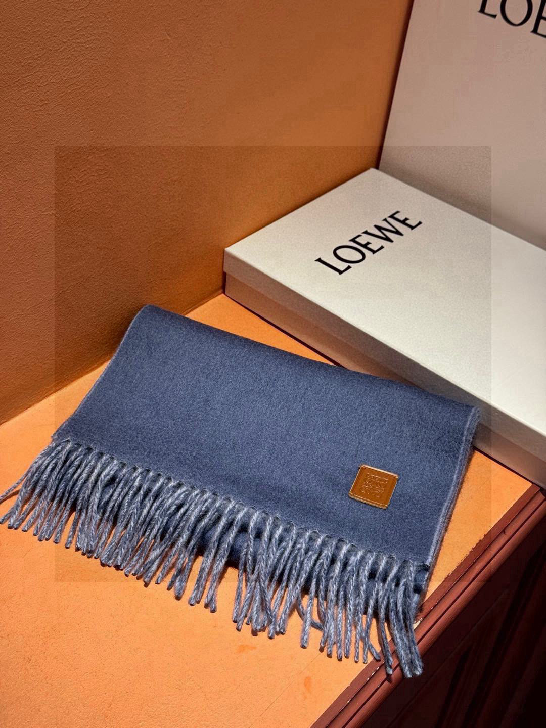  ✨✨太美了😍罗意威 情侣款 美到要尖叫😱专柜最新款🎊英伦欧美范儿 又是一款即时尚又实用的大围巾&长巾，