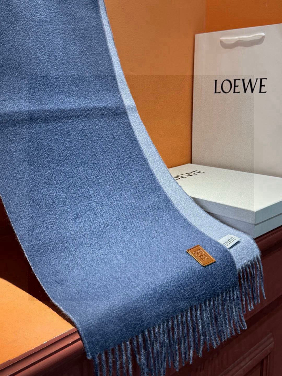  ✨✨太美了😍罗意威 情侣款 美到要尖叫😱专柜最新款🎊英伦欧美范儿 又是一款即时尚又实用的大围巾&长巾，