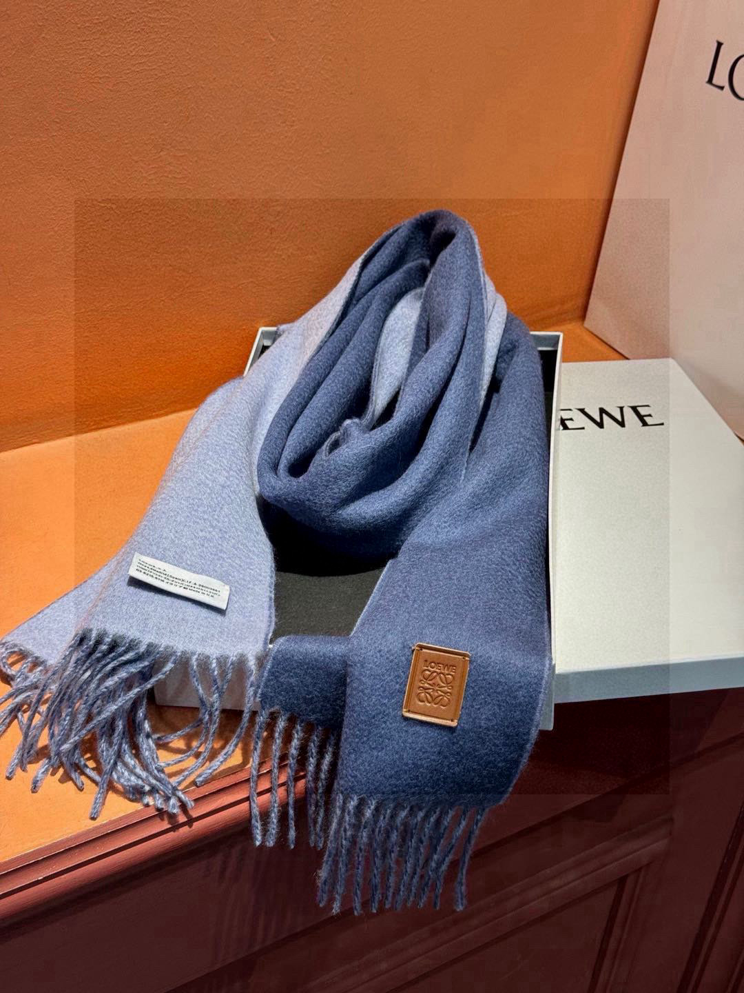  ✨✨太美了😍罗意威 情侣款 美到要尖叫😱专柜最新款🎊英伦欧美范儿 又是一款即时尚又实用的大围巾&长巾，
