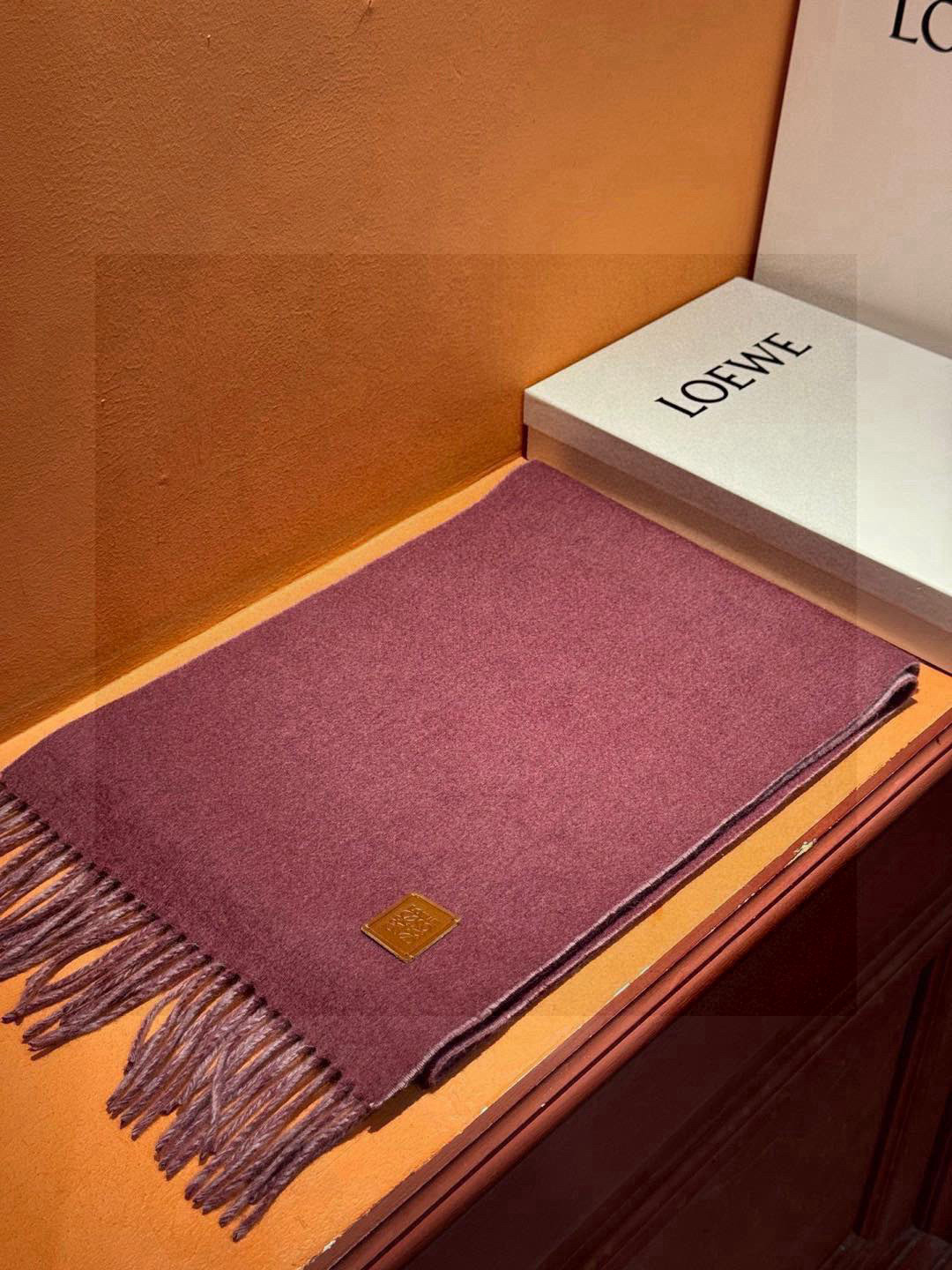  ✨✨太美了😍罗意威 情侣款 美到要尖叫😱专柜最新款🎊英伦欧美范儿 又是一款即时尚又实用的大围巾&长巾，