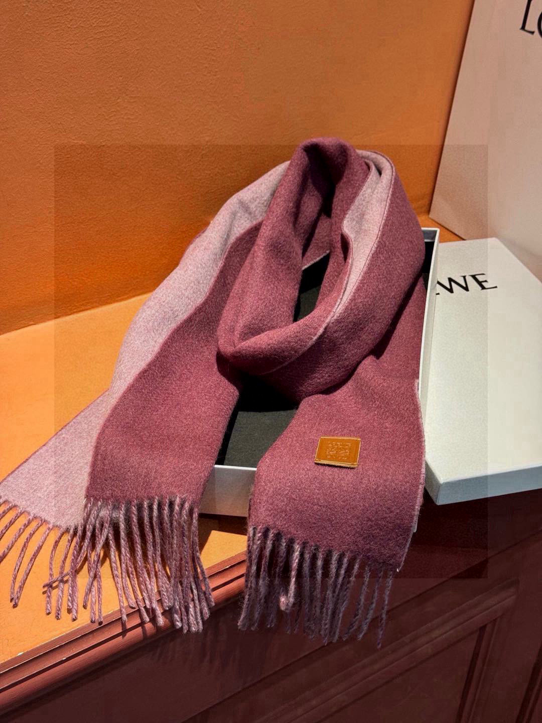  ✨✨太美了😍罗意威 情侣款 美到要尖叫😱专柜最新款🎊英伦欧美范儿 又是一款即时尚又实用的大围巾&长巾，