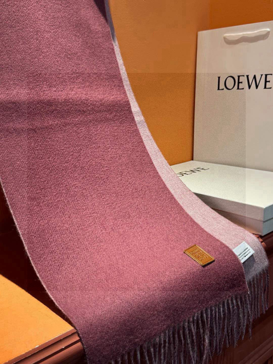  ✨✨太美了😍罗意威 情侣款 美到要尖叫😱专柜最新款🎊英伦欧美范儿 又是一款即时尚又实用的大围巾&长巾，