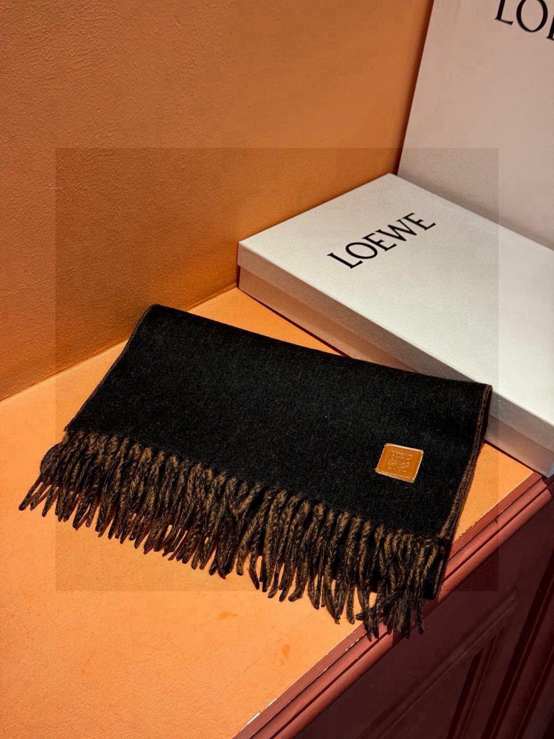  ✨✨太美了😍罗意威 情侣款 美到要尖叫😱专柜最新款🎊英伦欧美范儿 又是一款即时尚又实用的大围巾&长巾，