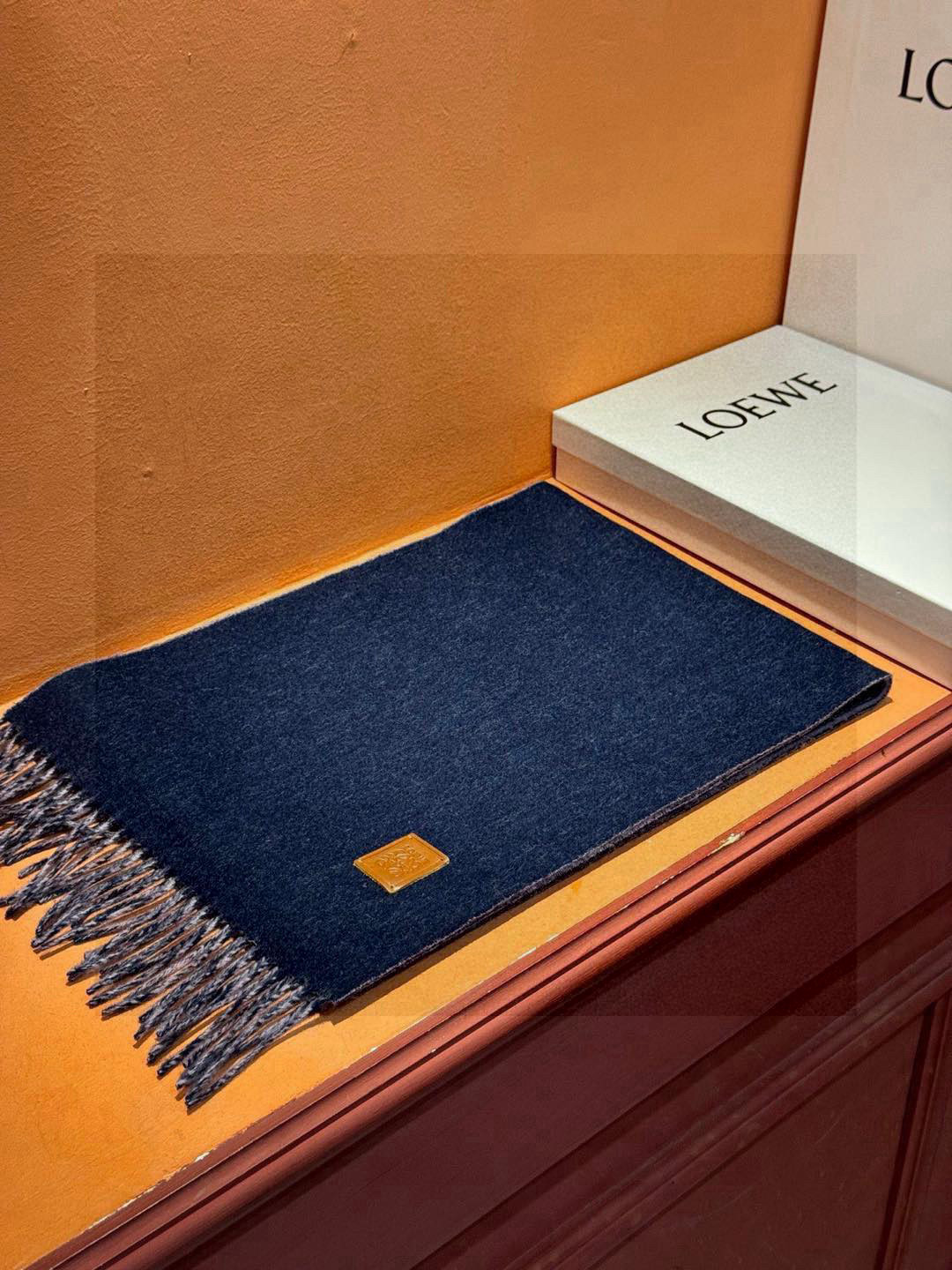  ✨✨太美了😍罗意威 情侣款 美到要尖叫😱专柜最新款🎊英伦欧美范儿 又是一款即时尚又实用的大围巾&长巾，