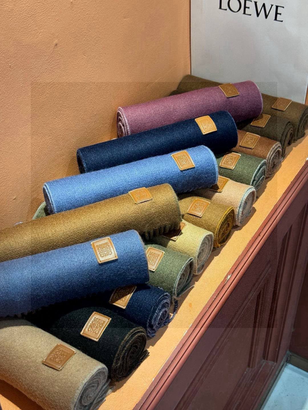  ✨✨太美了😍罗意威 情侣款 美到要尖叫😱专柜最新款🎊英伦欧美范儿 又是一款即时尚又实用的大围巾&长巾，