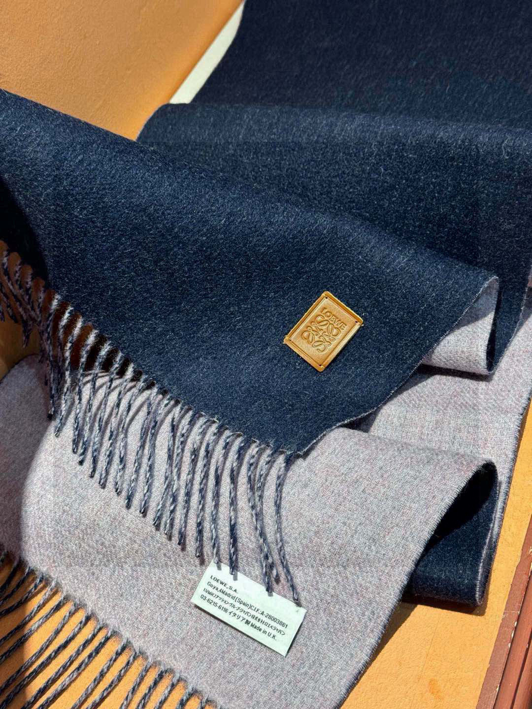  ✨✨太美了😍罗意威 情侣款 美到要尖叫😱专柜最新款🎊英伦欧美范儿 又是一款即时尚又实用的大围巾&长巾，