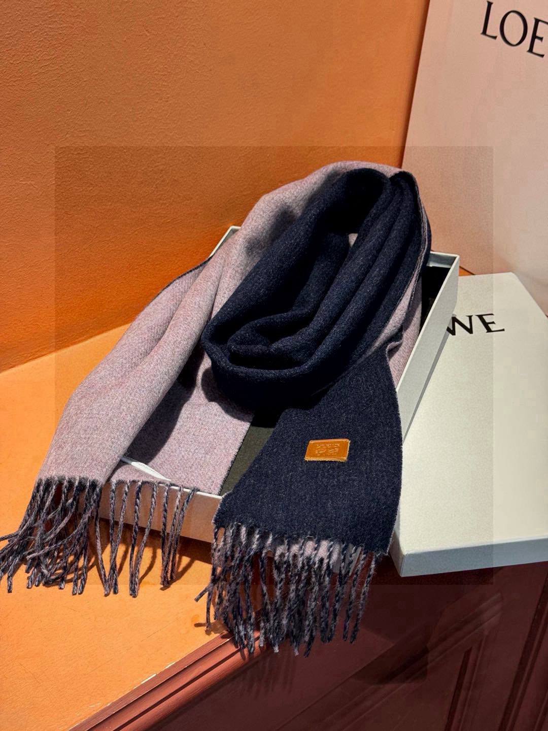  ✨✨太美了😍罗意威 情侣款 美到要尖叫😱专柜最新款🎊英伦欧美范儿 又是一款即时尚又实用的大围巾&长巾，