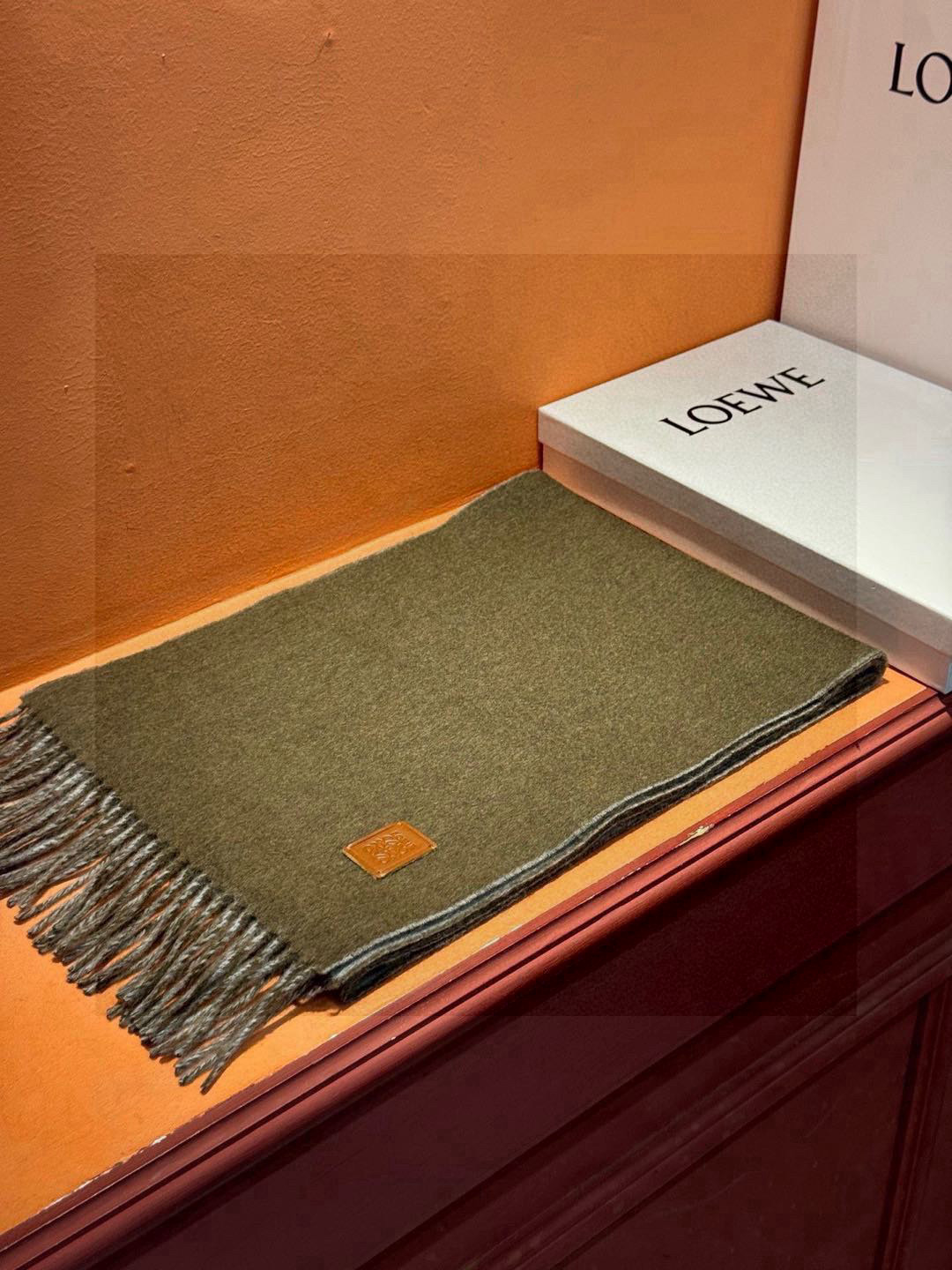  ✨✨太美了😍罗意威 情侣款 美到要尖叫😱专柜最新款🎊英伦欧美范儿 又是一款即时尚又实用的大围巾&长巾，