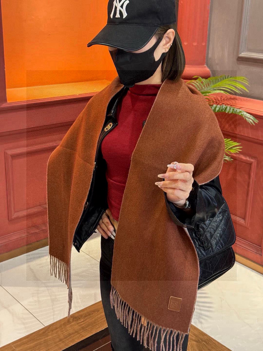  ✨✨太美了😍罗意威 情侣款 美到要尖叫😱专柜最新款🎊英伦欧美范儿 又是一款即时尚又实用的大围巾&长巾，