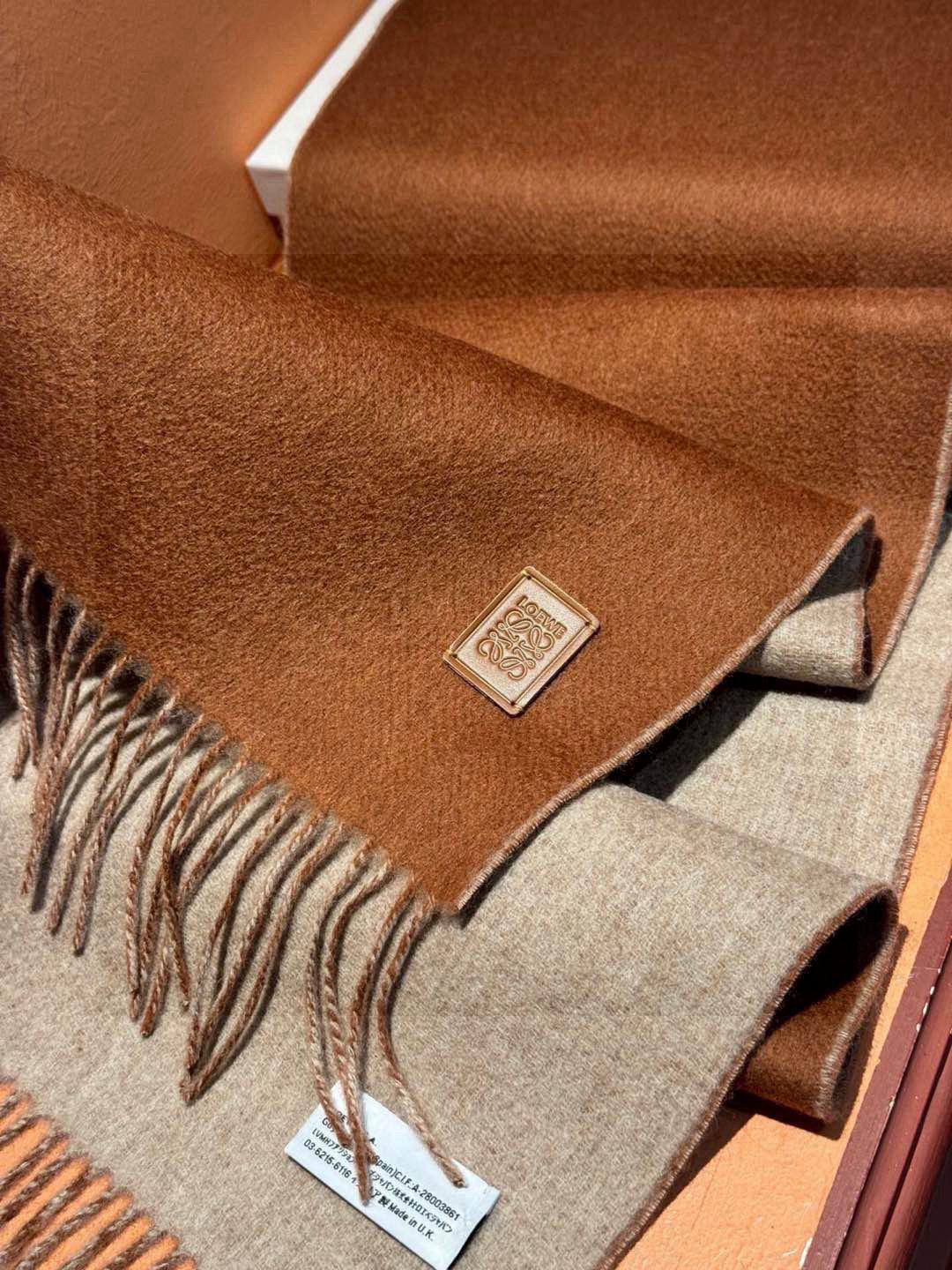  ✨✨太美了😍罗意威 情侣款 美到要尖叫😱专柜最新款🎊英伦欧美范儿 又是一款即时尚又实用的大围巾&长巾，