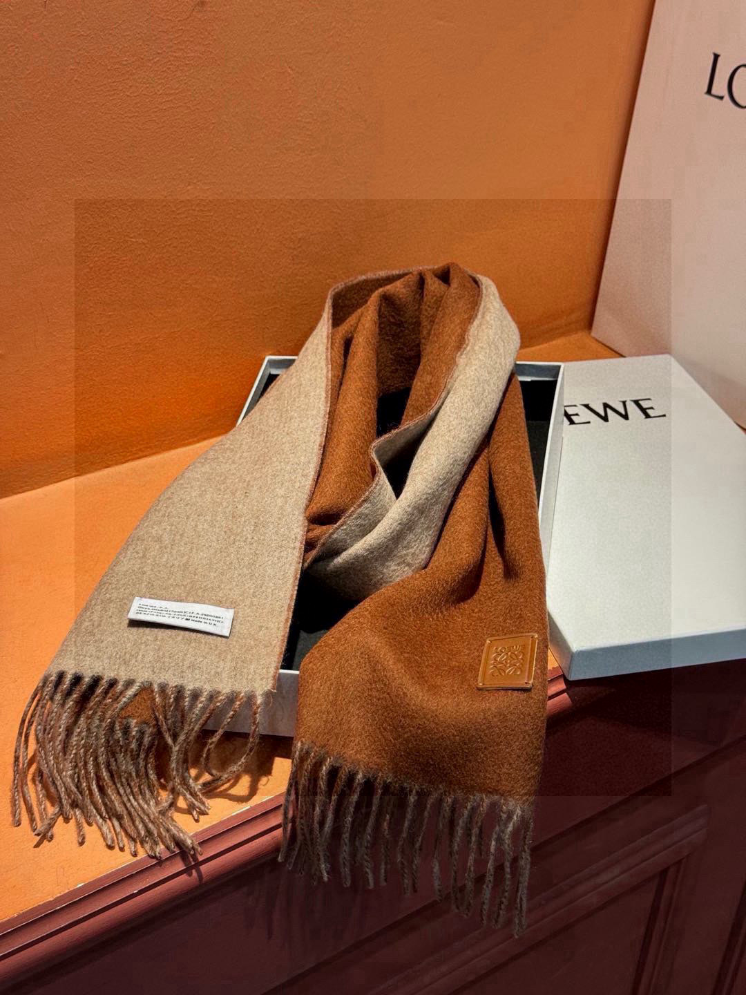  ✨✨太美了😍罗意威 情侣款 美到要尖叫😱专柜最新款🎊英伦欧美范儿 又是一款即时尚又实用的大围巾&长巾，