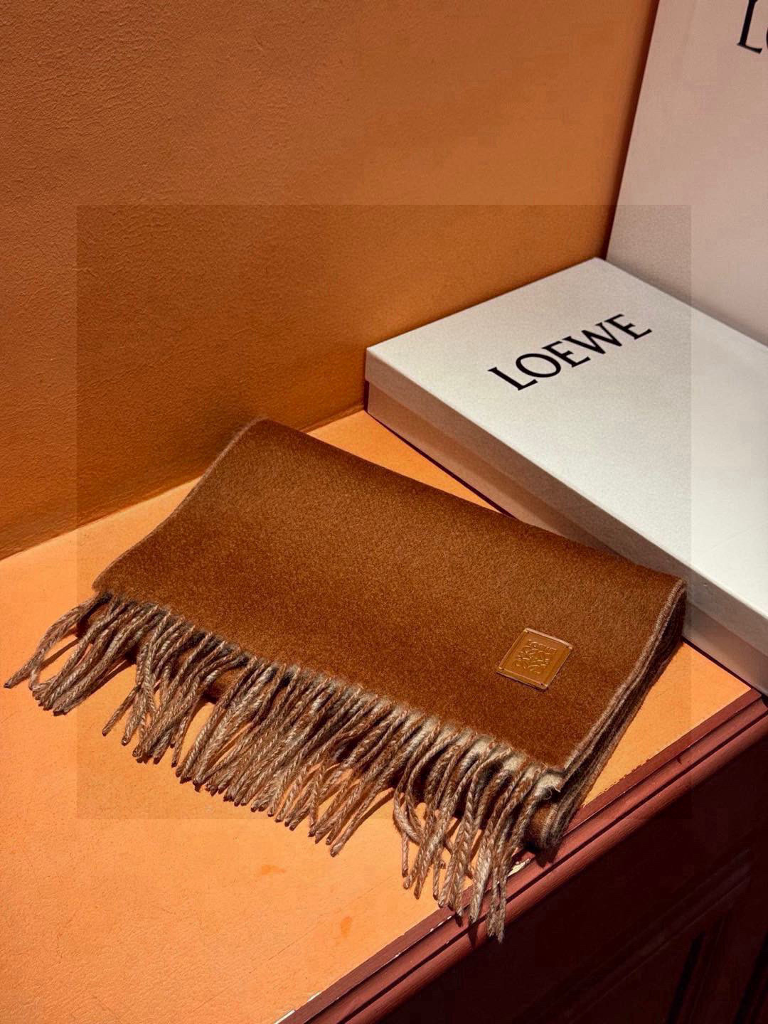  ✨✨太美了😍罗意威 情侣款 美到要尖叫😱专柜最新款🎊英伦欧美范儿 又是一款即时尚又实用的大围巾&长巾，