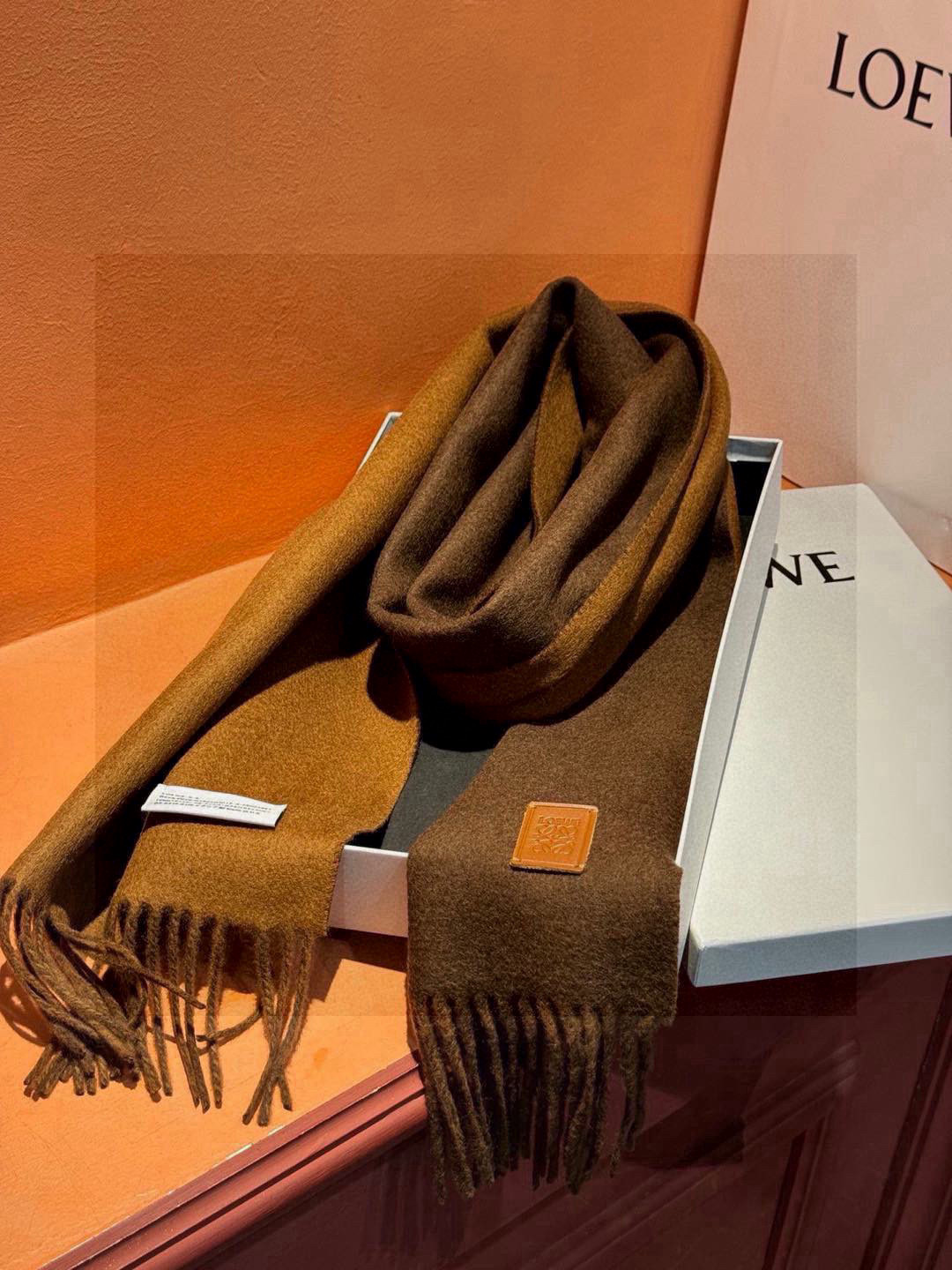  ✨✨太美了😍罗意威 情侣款 美到要尖叫😱专柜最新款🎊英伦欧美范儿 又是一款即时尚又实用的大围巾&长巾，