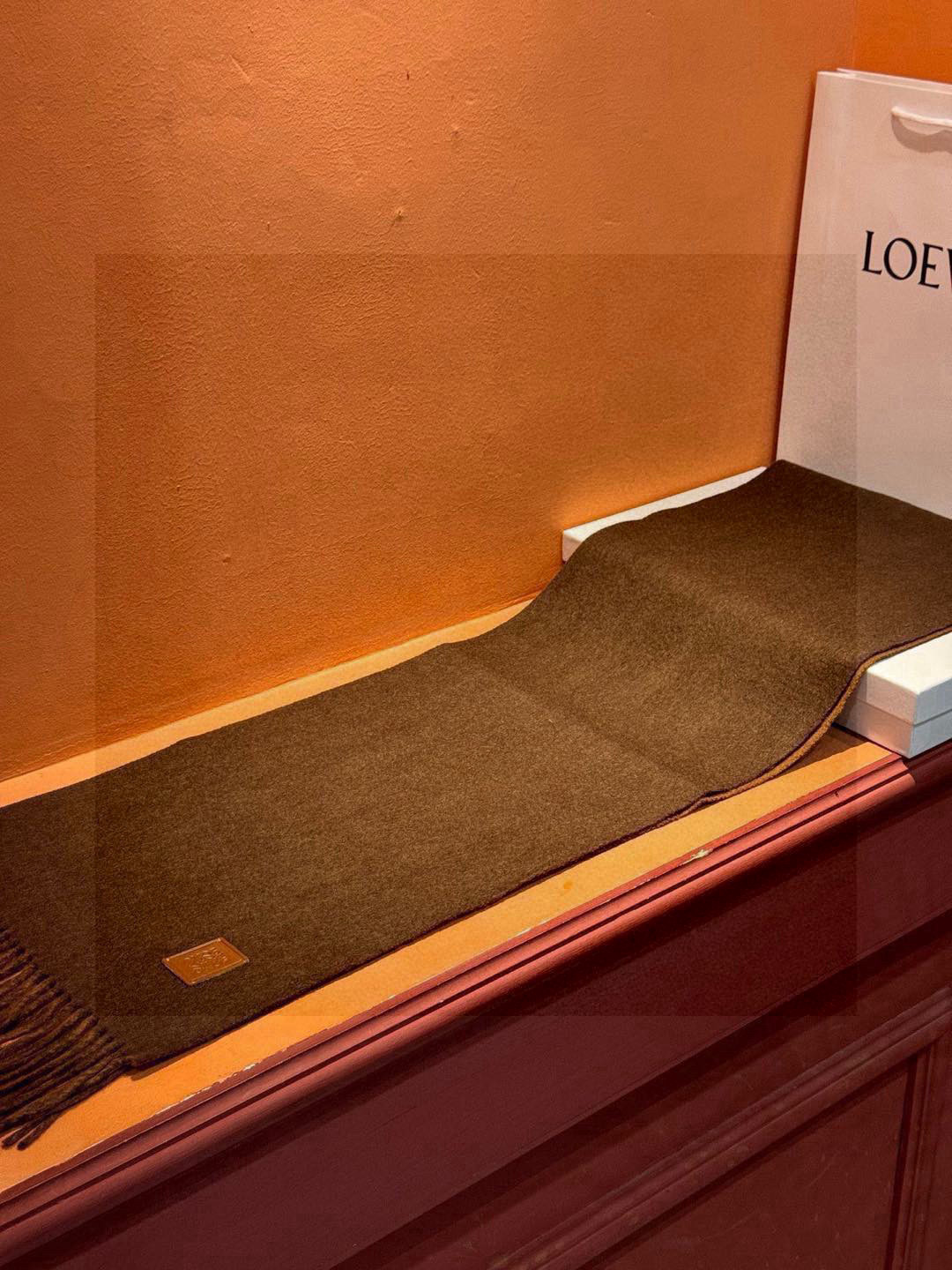  ✨✨太美了😍罗意威 情侣款 美到要尖叫😱专柜最新款🎊英伦欧美范儿 又是一款即时尚又实用的大围巾&长巾，