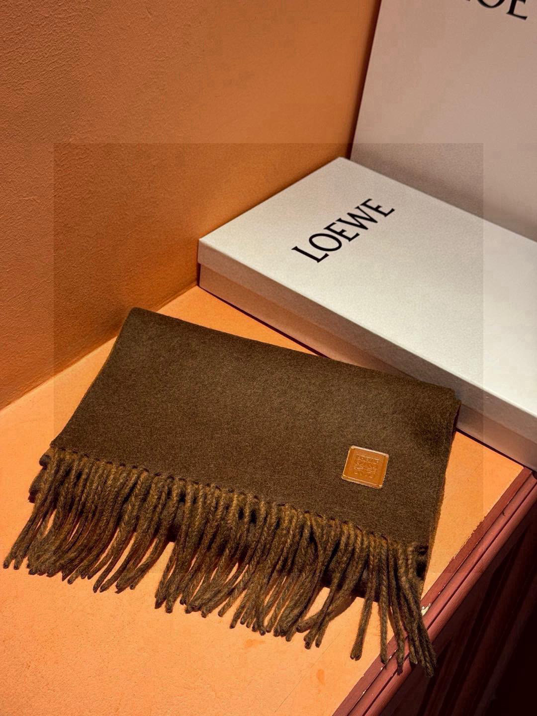  ✨✨太美了😍罗意威 情侣款 美到要尖叫😱专柜最新款🎊英伦欧美范儿 又是一款即时尚又实用的大围巾&长巾，