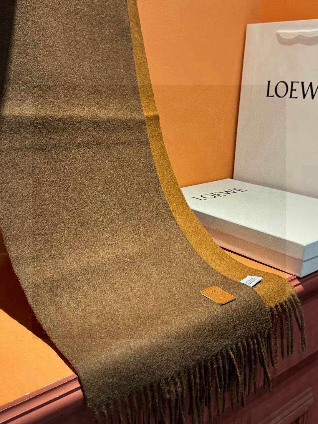  ✨✨太美了😍罗意威 情侣款 美到要尖叫😱专柜最新款🎊英伦欧美范儿 又是一款即时尚又实用的大围巾&长巾，