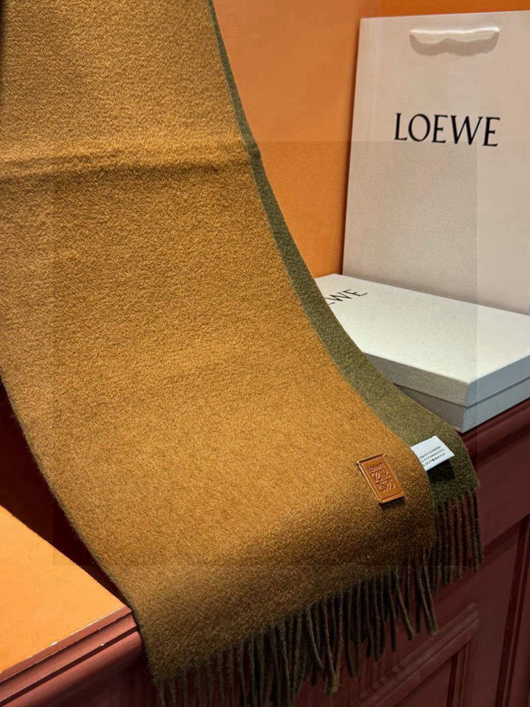  ✨✨太美了😍罗意威 情侣款 美到要尖叫😱专柜最新款🎊英伦欧美范儿 又是一款即时尚又实用的大围巾&长巾，