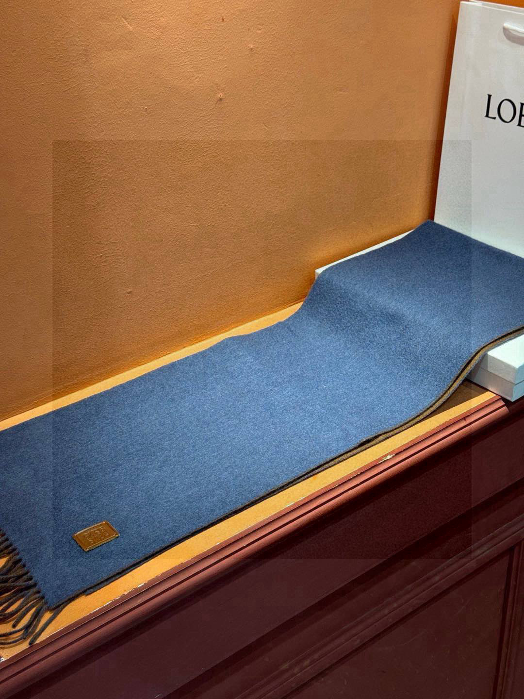  ✨✨太美了😍罗意威 情侣款 美到要尖叫😱专柜最新款🎊英伦欧美范儿 又是一款即时尚又实用的大围巾&长巾，