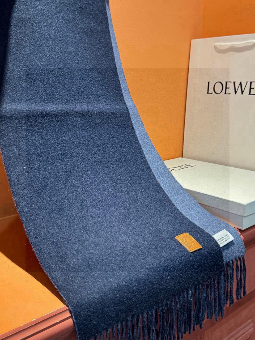  ✨✨太美了😍罗意威 情侣款 美到要尖叫😱专柜最新款🎊英伦欧美范儿 又是一款即时尚又实用的大围巾&长巾，