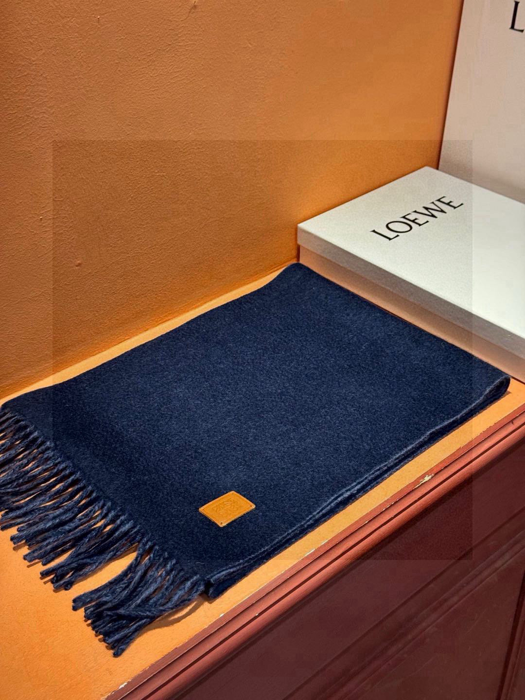  ✨✨太美了😍罗意威 情侣款 美到要尖叫😱专柜最新款🎊英伦欧美范儿 又是一款即时尚又实用的大围巾&长巾，