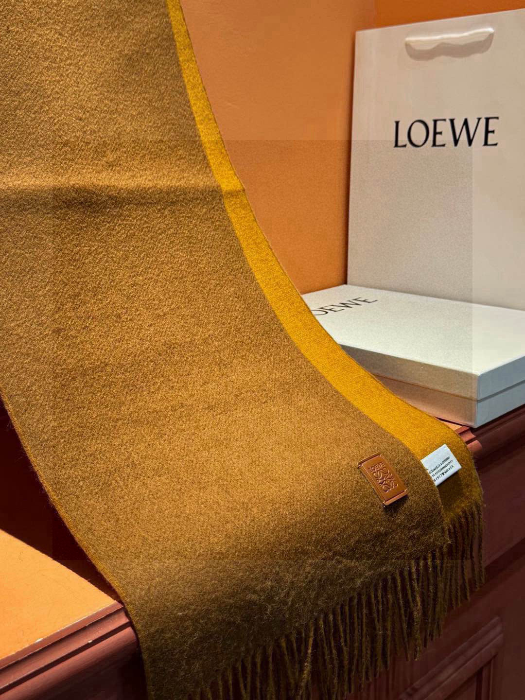  ✨✨太美了😍罗意威 情侣款 美到要尖叫😱专柜最新款🎊英伦欧美范儿 又是一款即时尚又实用的大围巾&长巾，