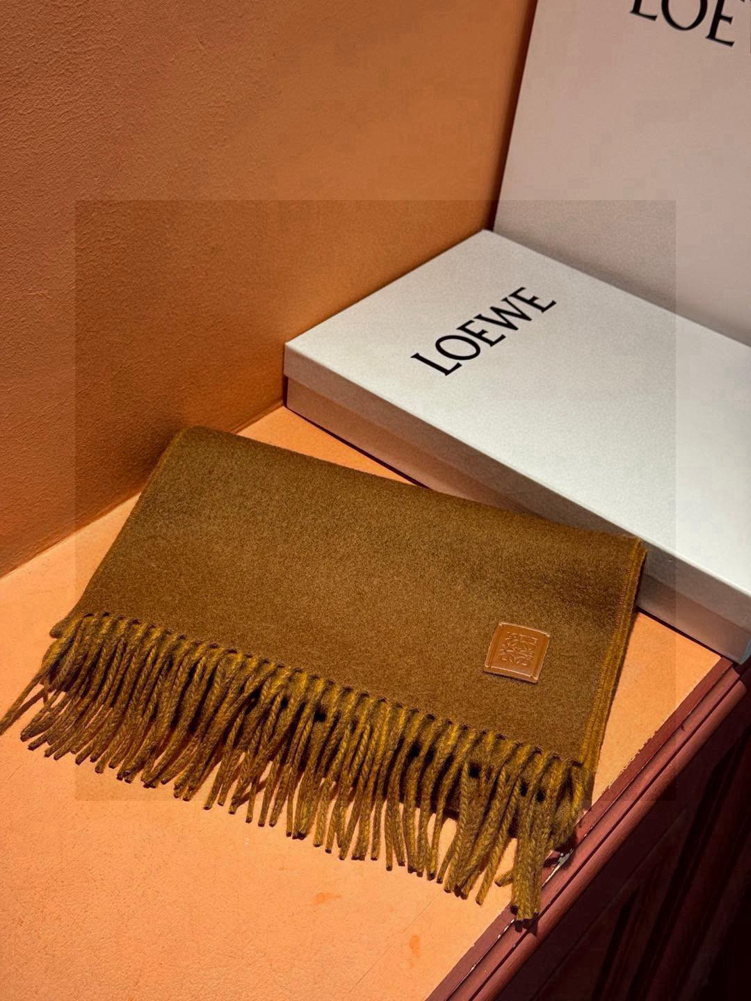  ✨✨太美了😍罗意威 情侣款 美到要尖叫😱专柜最新款🎊英伦欧美范儿 又是一款即时尚又实用的大围巾&长巾，