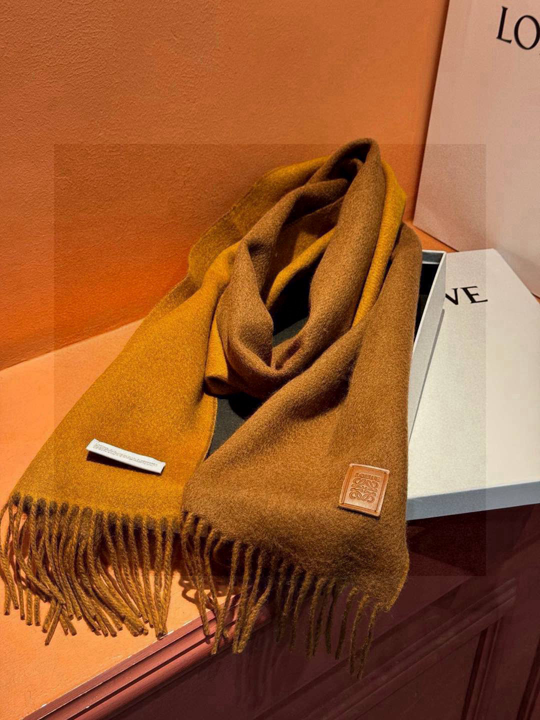  ✨✨太美了😍罗意威 情侣款 美到要尖叫😱专柜最新款🎊英伦欧美范儿 又是一款即时尚又实用的大围巾&长巾，