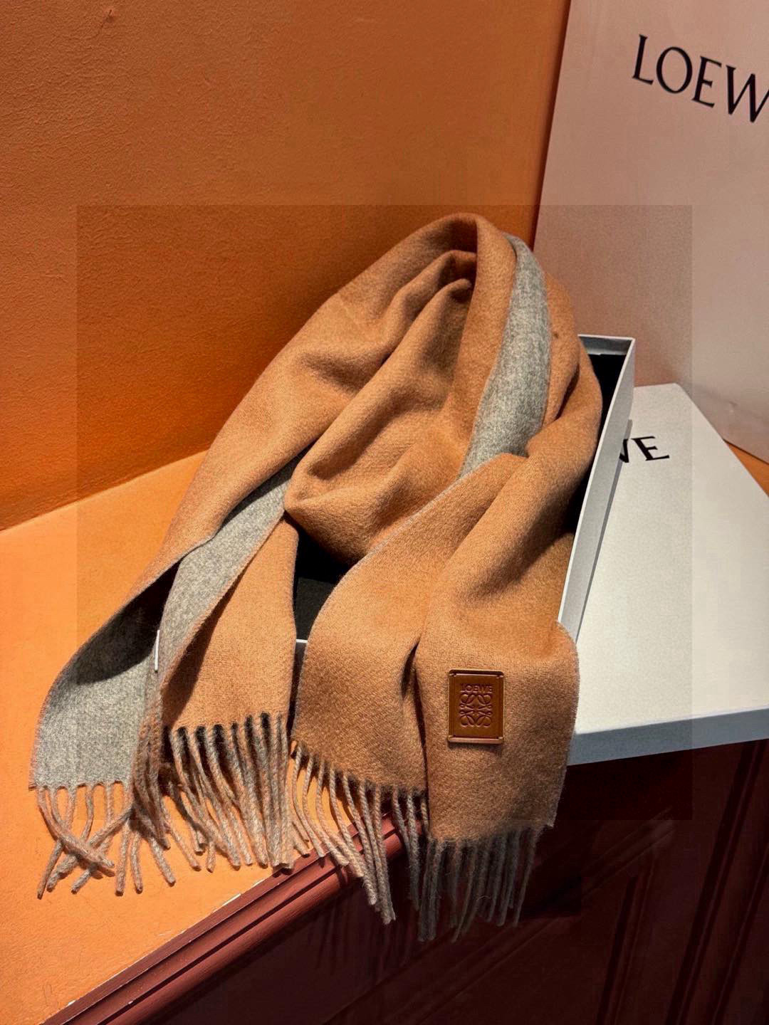  ✨✨太美了😍罗意威 情侣款 美到要尖叫😱专柜最新款🎊英伦欧美范儿 又是一款即时尚又实用的大围巾&长巾，