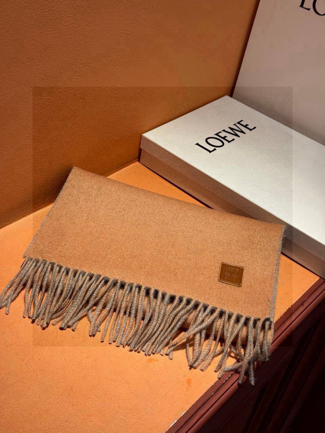  ✨✨太美了😍罗意威 情侣款 美到要尖叫😱专柜最新款🎊英伦欧美范儿 又是一款即时尚又实用的大围巾&长巾，