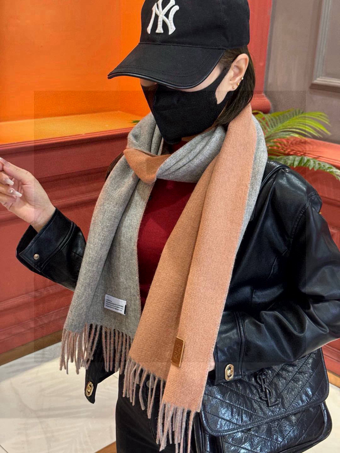  ✨✨太美了😍罗意威 情侣款 美到要尖叫😱专柜最新款🎊英伦欧美范儿 又是一款即时尚又实用的大围巾&长巾，