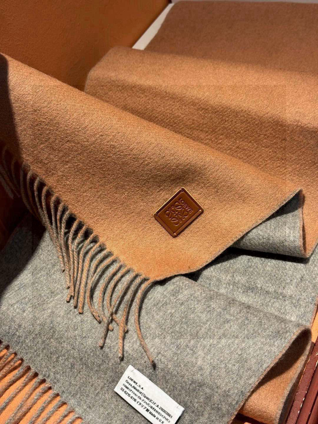  ✨✨太美了😍罗意威 情侣款 美到要尖叫😱专柜最新款🎊英伦欧美范儿 又是一款即时尚又实用的大围巾&长巾，